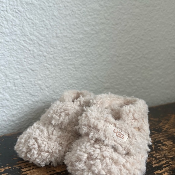 Infant shoes! Some barely worn or not worn at all! - Picture 4 of 9